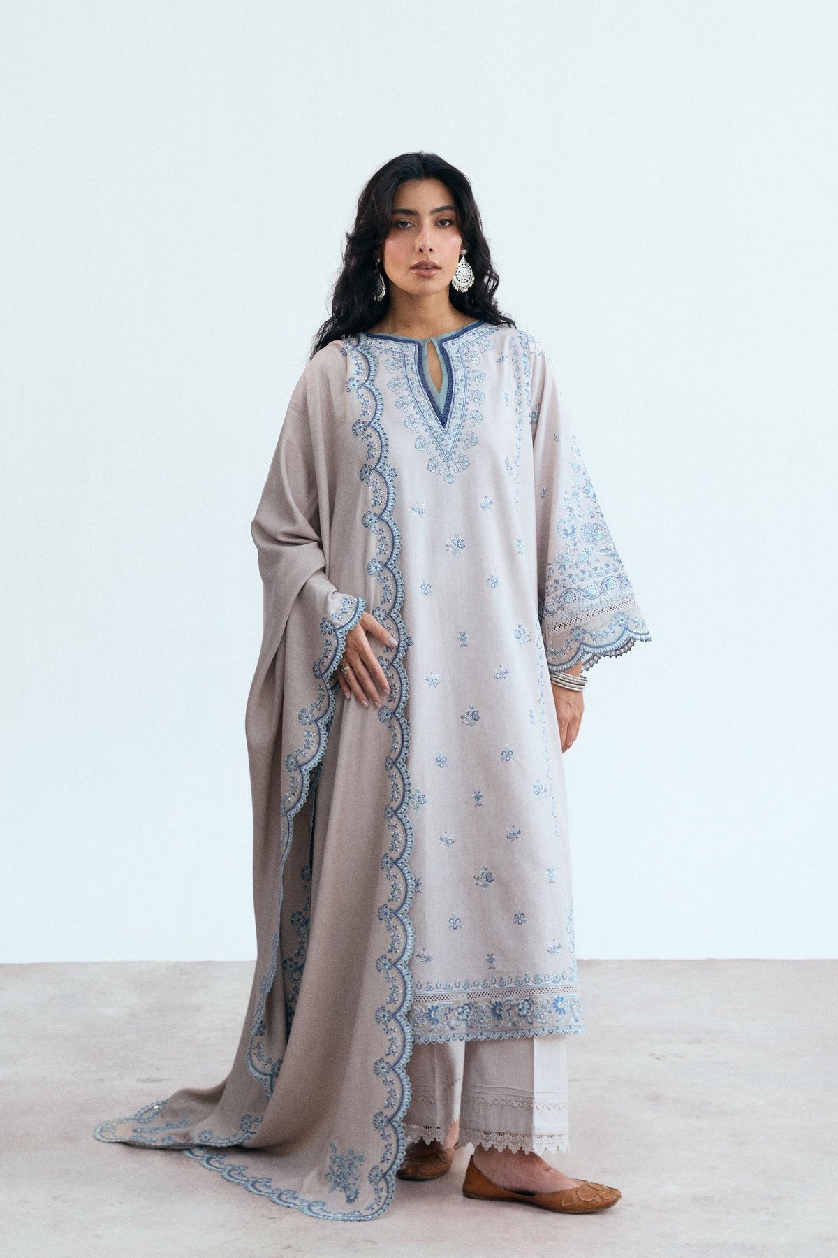 Mannam Gardenia Set — creamy oat khaddar Pakistani kameez with floral embroidery, scalloped lace sleeves and four-corner embroidered shawl UK
