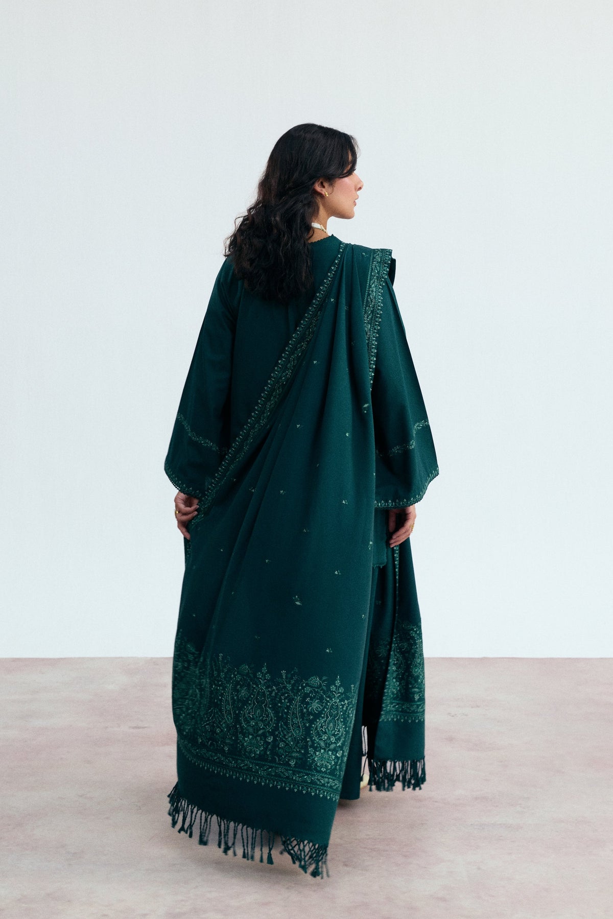 Shop this premium emerald green Khaddar ensemble with Kashmiri embroidery, farshi salwar, and detailed shawl – perfect for winter casual & semi-formal wear