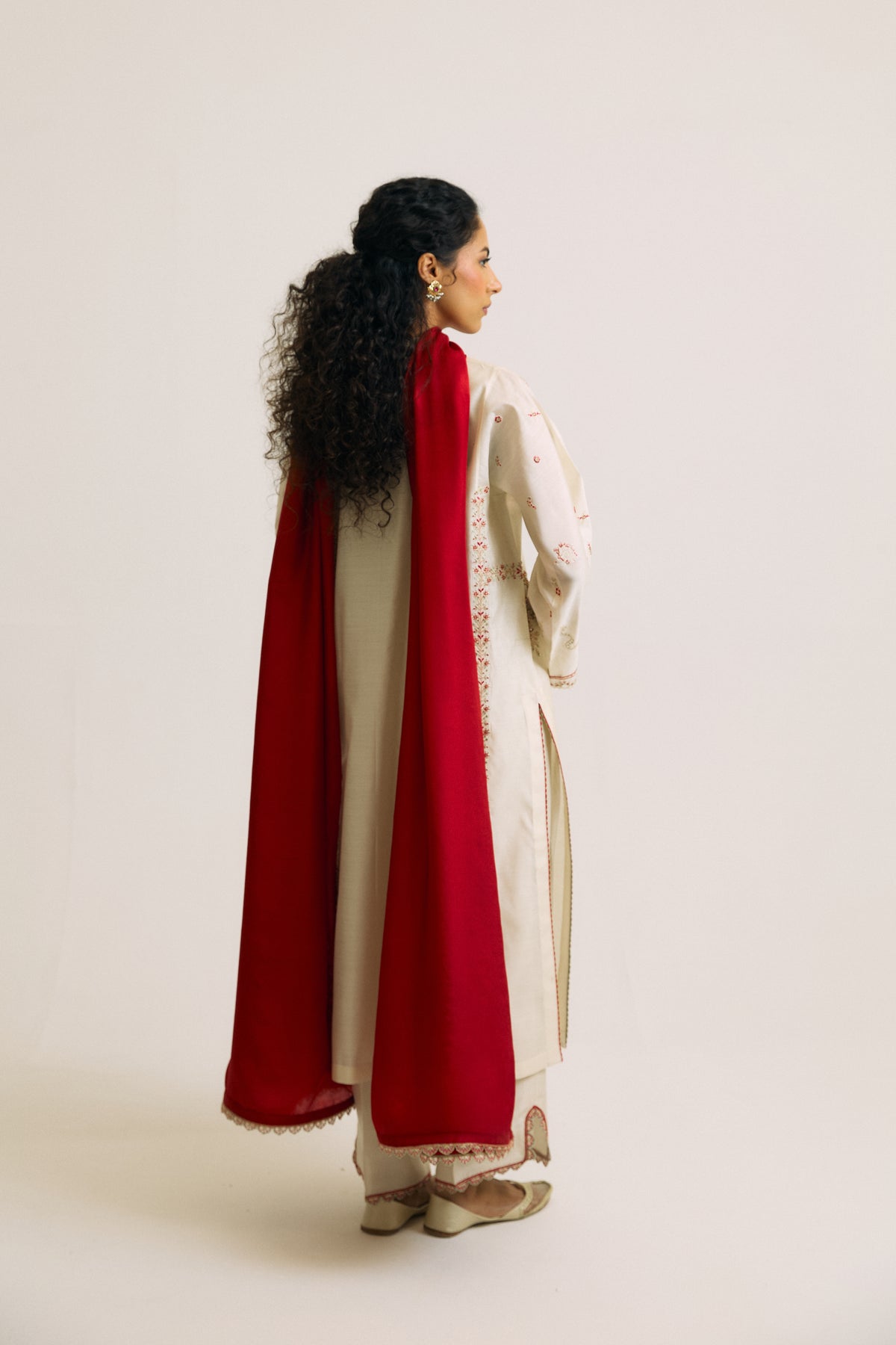 Lace edging and organza sleeve detail — White and Red pure silk kurta close-up | Mannam Pakistani formal wear